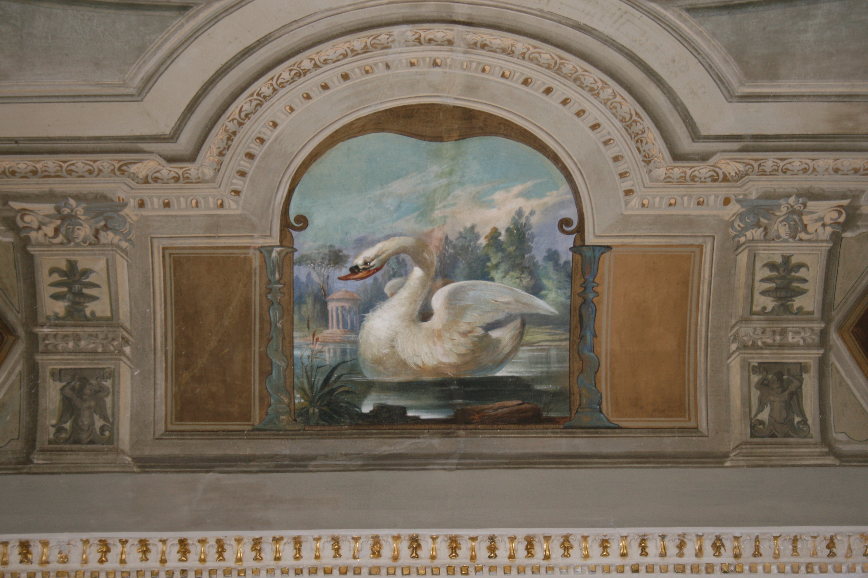 alcune immagini degli affreschi degli interni 